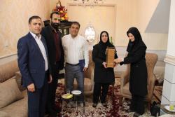 تجلیل از همسر و خانواده کارکنان پزشکی قانونی با اهدای لوح ایثار و خدمت