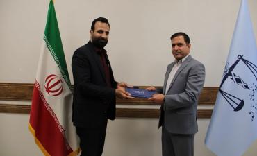 تقدیر مدیرکل پزشکی قانونی استان سمنان از مسئول روابط عمومی